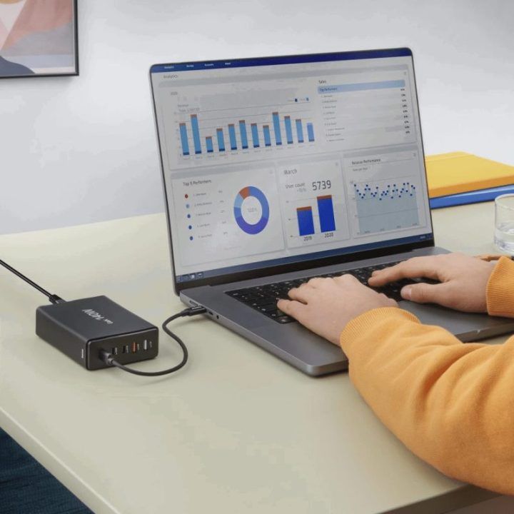 Hama 00201978 įkrovimo stotelė su 3 USB-C ir 2 USB-A, 140 W, juoda