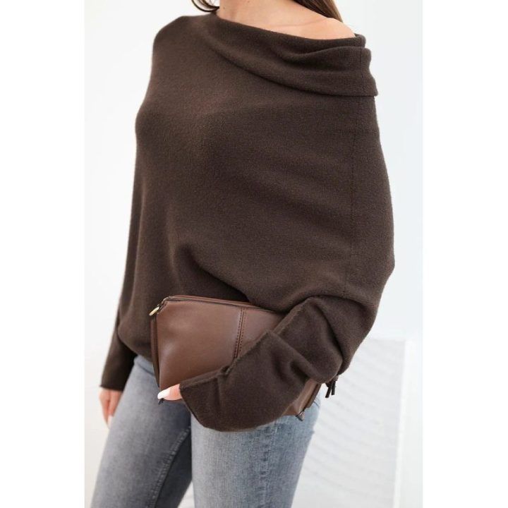 Moteriškas asimetriškas batų tipo megztinis su viskoze, rudos spalvos