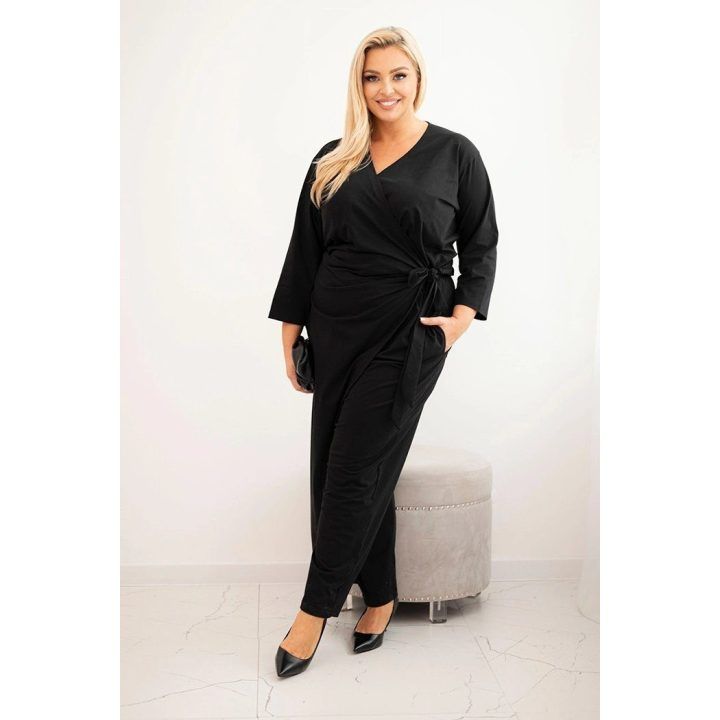 Moteriškas Plus Size juodas medvilninis kombinezonas su diržu ties juosmeniu ir 3/4 rankovėmis