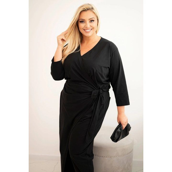 Moteriškas Plus Size juodas medvilninis kombinezonas su diržu ties juosmeniu ir 3/4 rankovėmis
