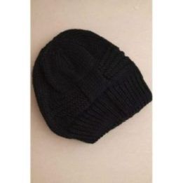 Moteriška žieminė kepurė beanie K462, juodos spalvos