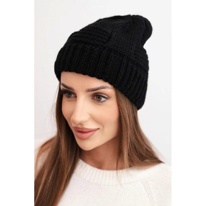 Moteriška žieminė kepurė beanie K462, juodos spalvos