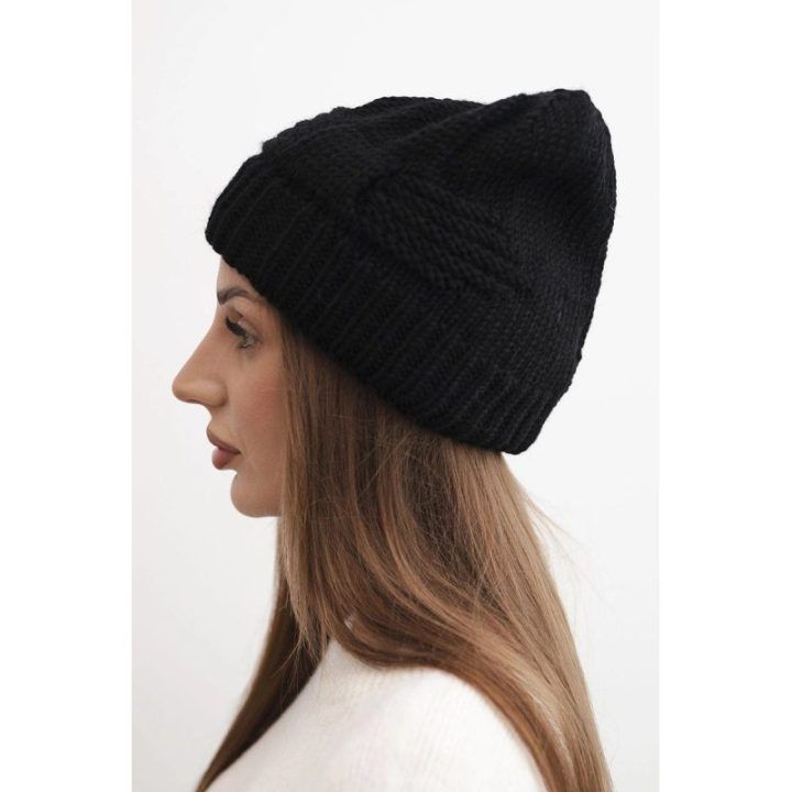 Moteriška žieminė kepurė beanie K462, juodos spalvos