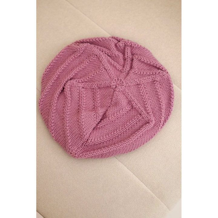 Moteriška žieminė beretės tipo kepurė, violetinės spalvos