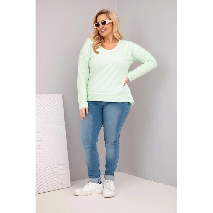 Moteriška Plus Size palaidinė su V formos iškirpte ir ilgesne nugara, mėtų spalvos