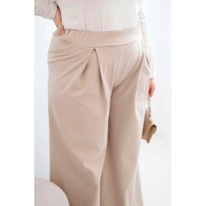 Moteriškos Plus Size kelnės plačiomis klešnėmis ir klostėmis, tamsiai smėlio spalvos
