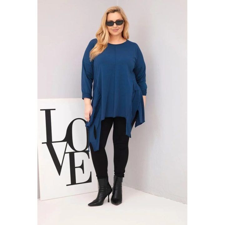 Moteriška Plus Size medvilninė palaidinė su asimetrišku apačios kirpimu ir iškarpomis, tamsiai mėlyna