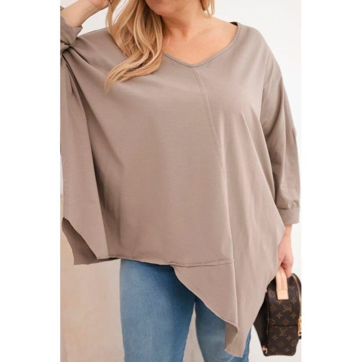 Moteriška Plus Size palaidinė su asimetriniu apačios kraštu ir V formos iškirpte, kapučino spalvos