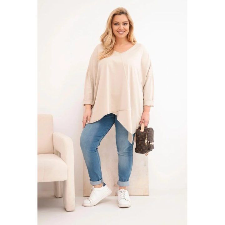 Moteriška Plus Size smėlio spalvos palaidinė su asimetriniu apačios kraštu ir V formos iškirpte