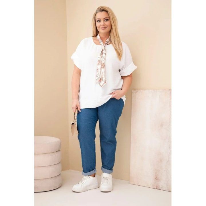Moteriška Plus Size viskozinė palaidinė su dekoratyvine skarele, baltos spalvos