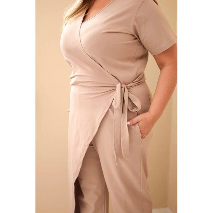Moteriškas Plus Size kombinezonas su surišimu ties juosmeniu, fango spalvos