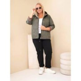 Moteriška Plus Size striukė su gobtuvu ir leopardo rašto apdaila, chaki spalvos