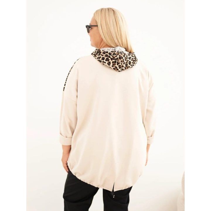 Plus Size moteriškas džemperis su gobtuvu, leopardo rašto intarpais ir smėlio spalvos
