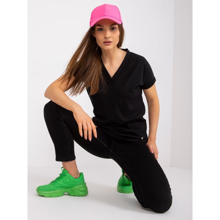 T Juodos spalvos