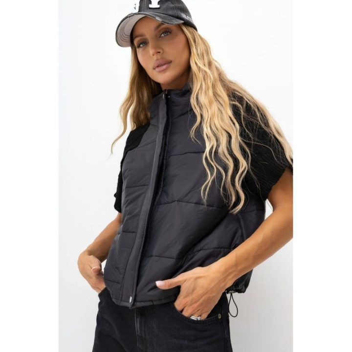 Juoda moteriška liemenė su gobtuvu Italy Moda