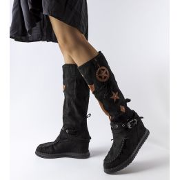 Juodi boho stiliaus batai