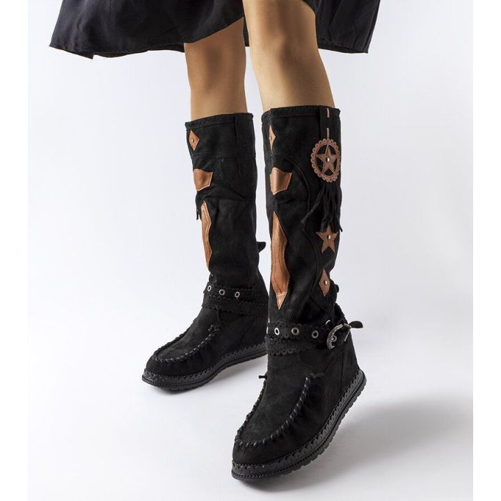 Juodi boho stiliaus batai
