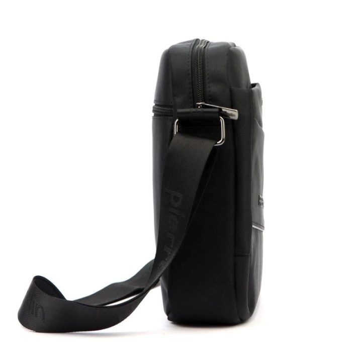Juoda rankinė per petį Pierre Cardin