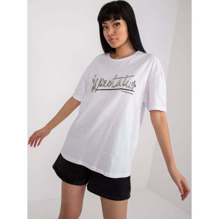 T baltos spalvos