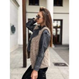 Moteriška smėlio spalvos liemenė su dirbtiniu kailiu