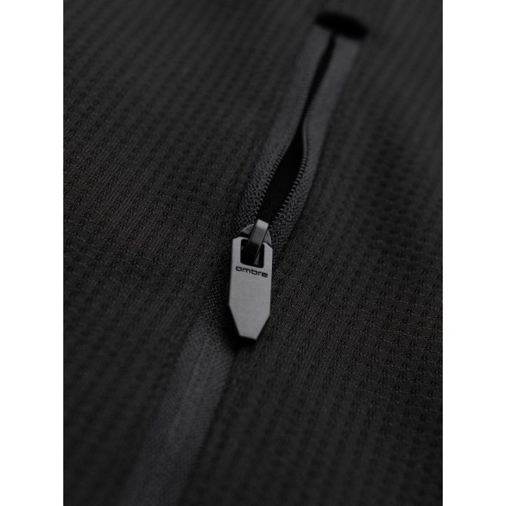 Vyriška juoda lengva striukė su gobtuvu