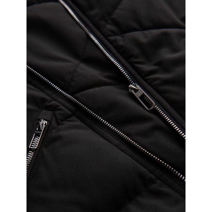 Vyriška juoda žieminė striukė su gobtuvu ir dirbtiniu kailiu