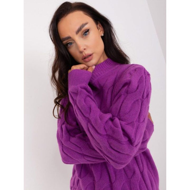Violetinis megztinis su pynimo raštu