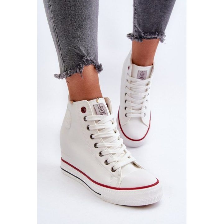 Moteriški kedai su auliuku balti Cross Jeans