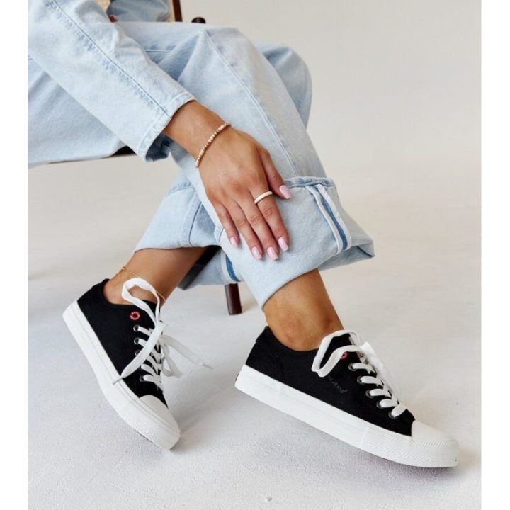 Juodos spalvos sportiniai bateliai CROSS JEANS