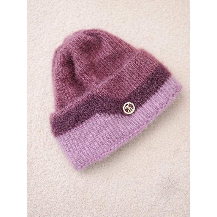 Moteriška rumbuota beanie kepurė su dekoru, tamsiai rožinės ir violetinės spalvos