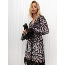 Pilkai juoda midi suknelė su leopardo raštu ir nėriniuotomis detalėmis