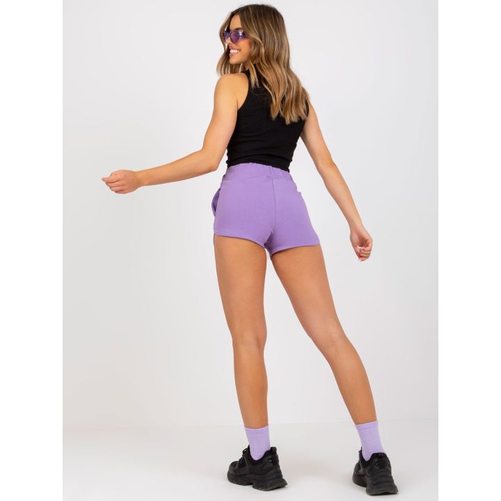 Šortai violetinės spalvos
