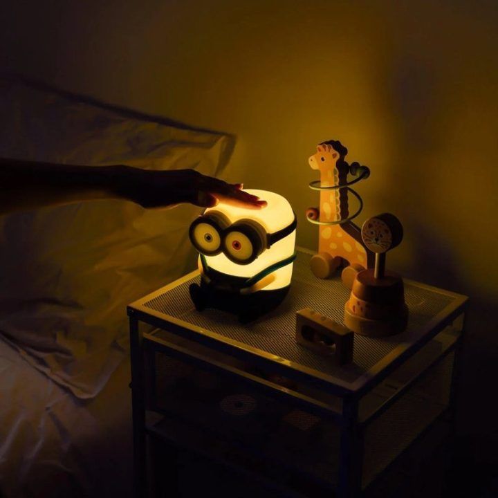 Minions Bob silikoninė LED naktinė lemputė vaikams, 15 cm