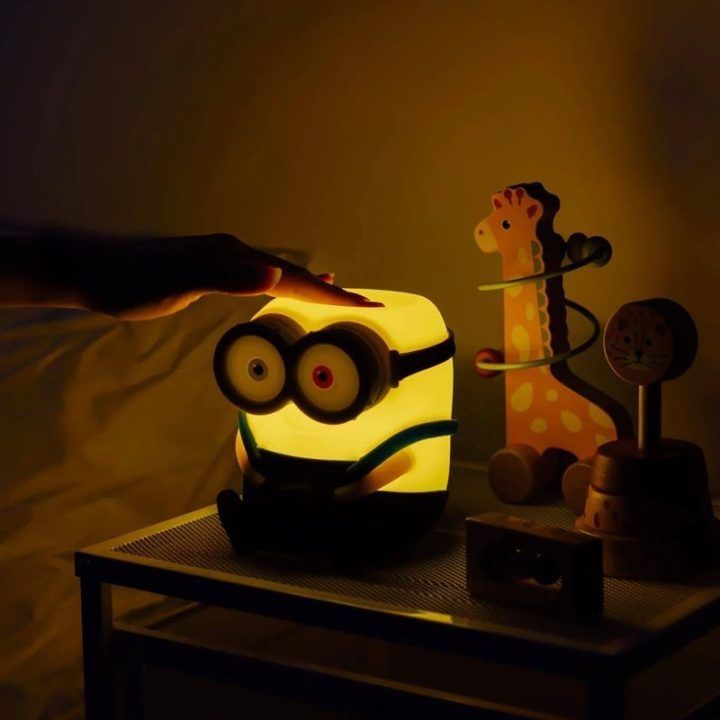 Minions Bob silikoninė LED naktinė lemputė vaikams, 15 cm