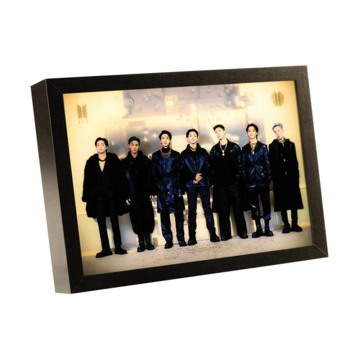 BTS dekoratyvinis LED rėmelis 20×28 cm