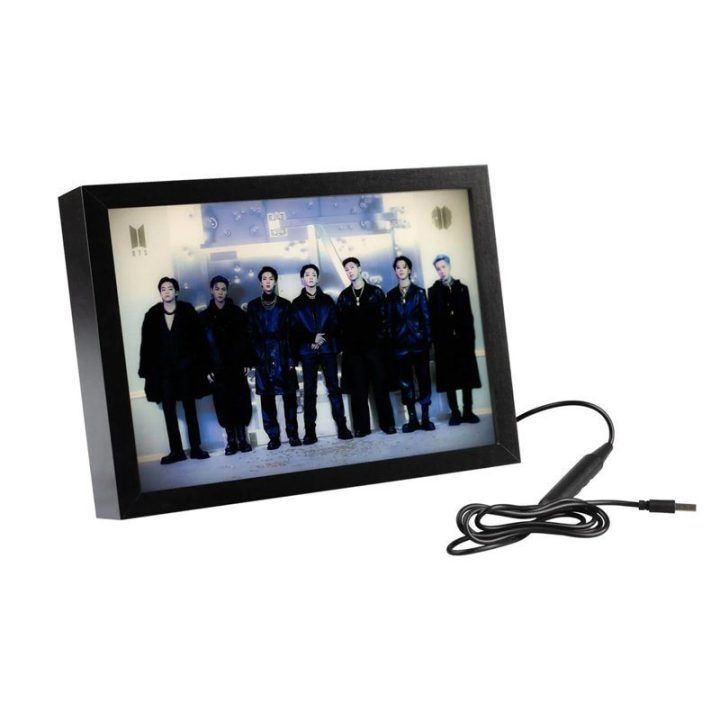 BTS dekoratyvinis LED rėmelis 20×28 cm
