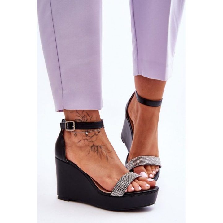Aukštakulnės basutės su blizgia juosta Step in style