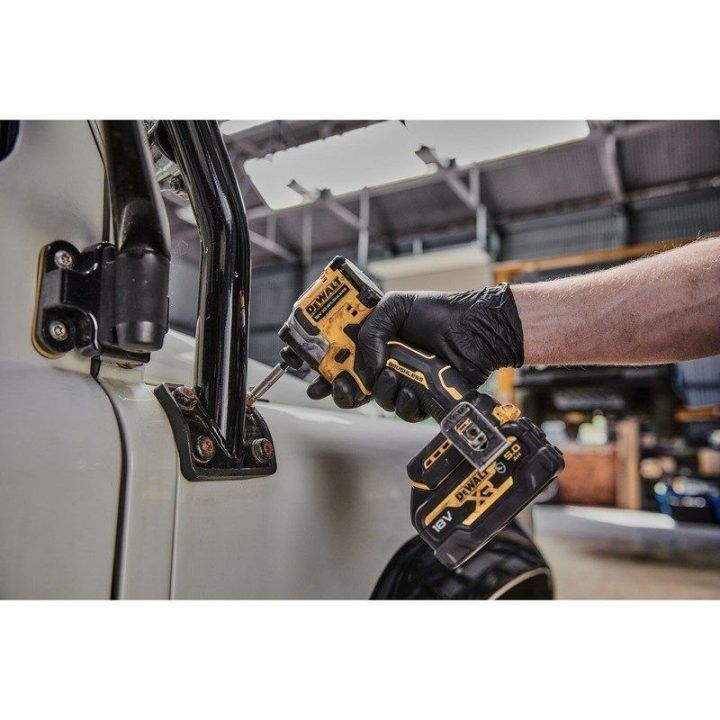 Smūginis akumuliatorinis veržliasukis DeWalt 18 V DCF850N-XJ