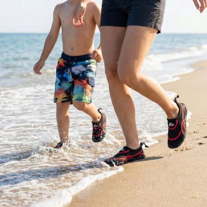 Vaikiški vandens batai juodi su raudonomis detalėmis, 31 dydžio