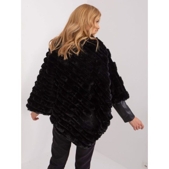 Juodas oversize pončas