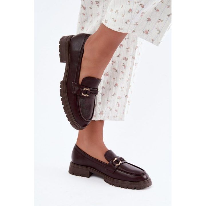 Moteriški mokasinai su dekoratyvine detale, bordo spalvos