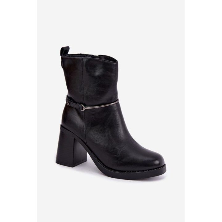 Aulinukai su dekoratyviniu dirželiu Step in style – juoda