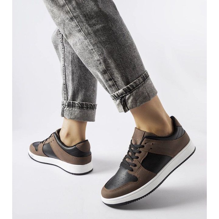 Rudi ir juodi Jacqueline sportbačiai