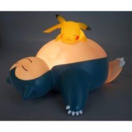Šviečianti kolekcinė figūrėlė Pokémon su Snorlax ir Pikachu, 25 cm