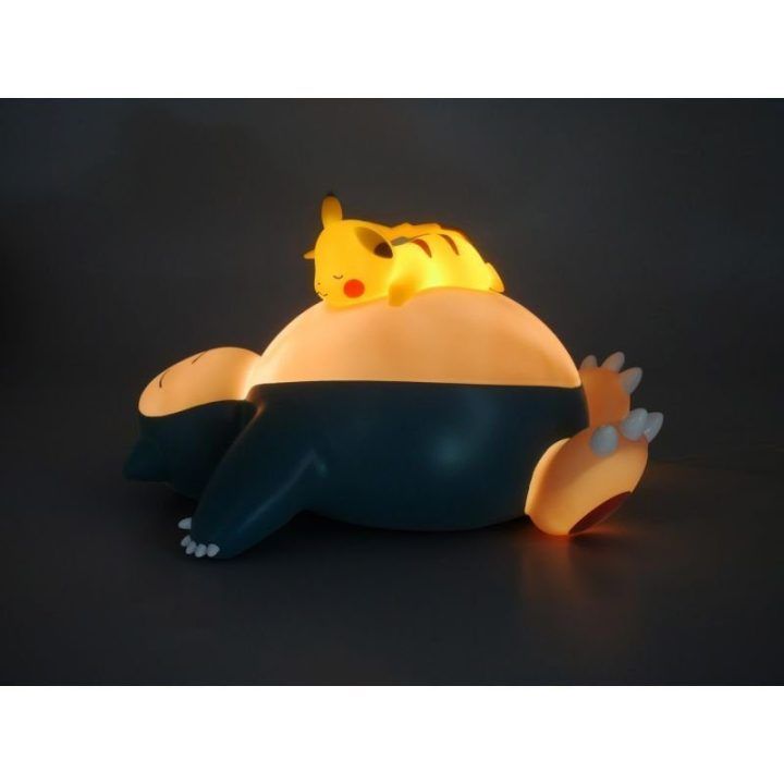 Šviečianti kolekcinė figūrėlė Pokémon su Snorlax ir Pikachu, 25 cm