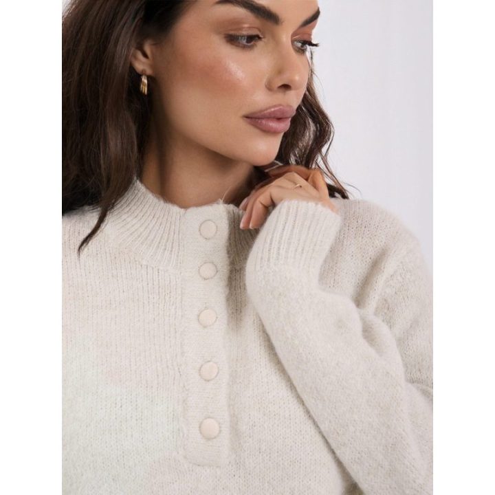 Moteriškas megztinis su stačia apykakle ir sagomis Italy Moda, šviesiai smėlio spalvos
