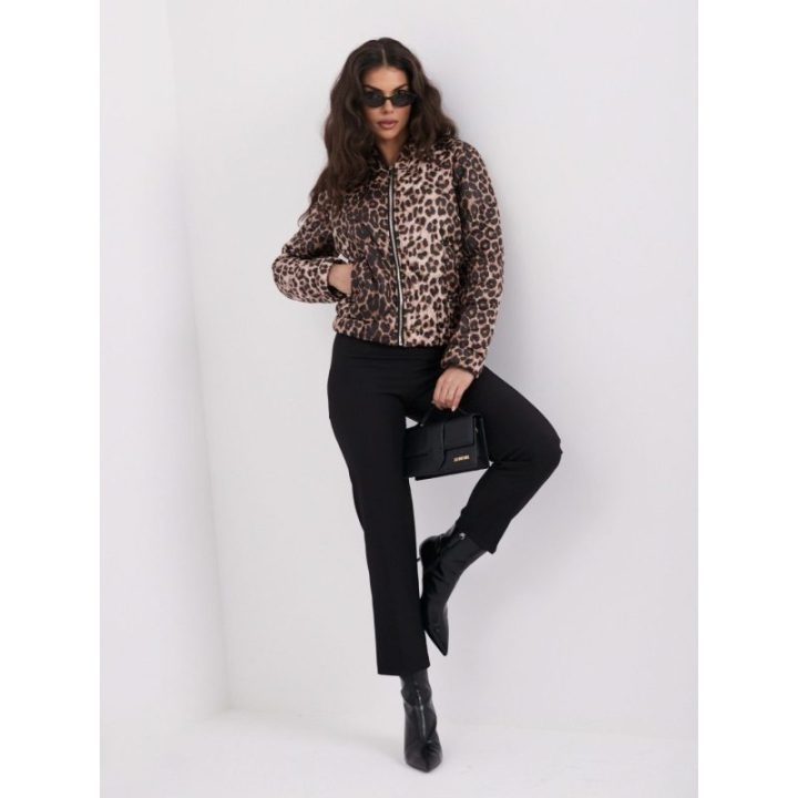Moteriška dygsniuota leopardo rašto bomberinė striukė su stačia apykakle Italy Moda, juoda ir smėlio spalvos