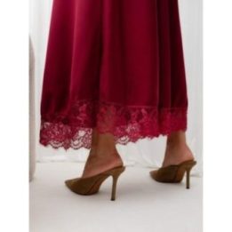 Moteriškas trapecijos formos midi sijonas su nėrinių apačia Italy Moda, bordo