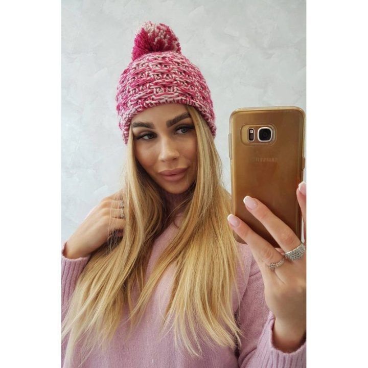 Moteriška žieminė kepurė su bumbulu ir fliso pamušalu Fiona, fuksijų