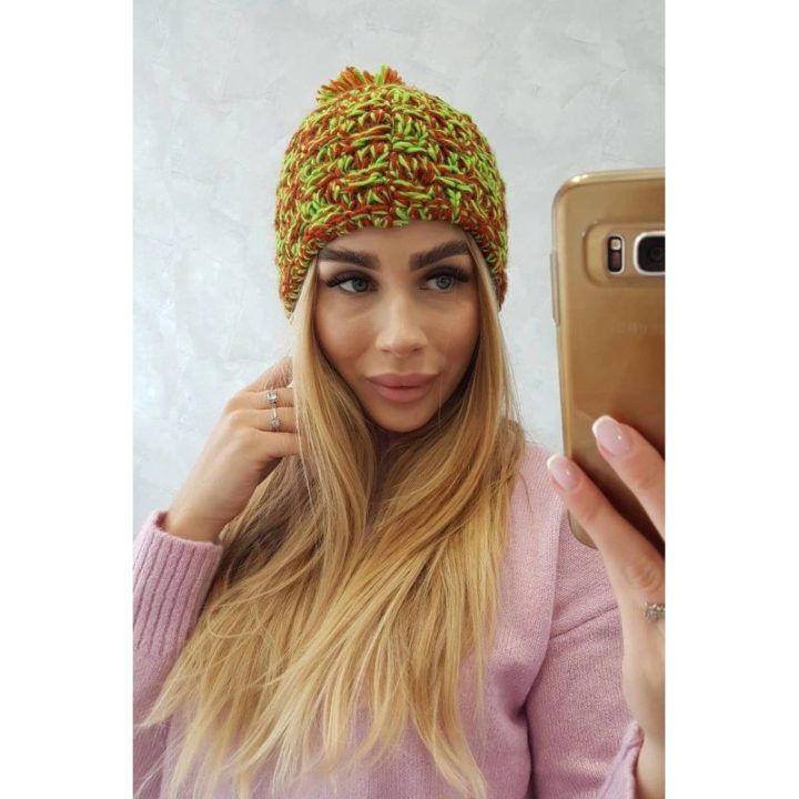 Moteriška žieminė kepurė su bumbulu ir fliso pamušalu Fiona, žalia